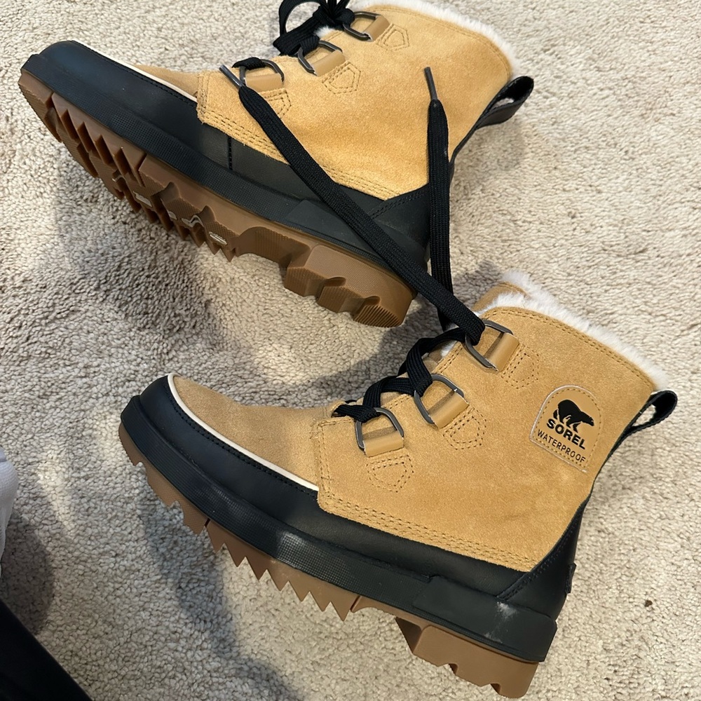 Sorel Winter Boots Size 9 - Barely worn